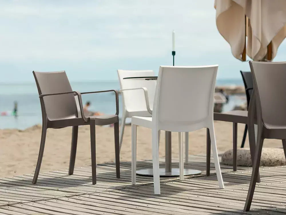 Sedia da Esterno in Polipropilene Impilabile per Giardino Bar Ristorante in 3 Colori cm.47x55x82