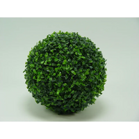 Sfera Bosso verde nelle Due Misure
