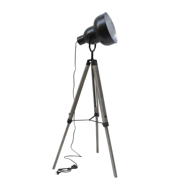 Lampada da terra Faro Regista