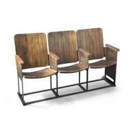 Panca Originale di una Stazione Indiana